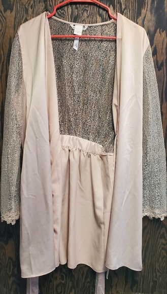 Flora Nikrooz Showstopper Charmeuse Robe Size Medium Champagne Color - Picture 4 of 9